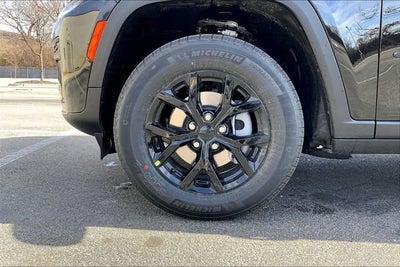 2026 Jeep Grand Cherokee Laredo Altitude