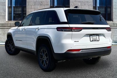 2027 Jeep Grand Cherokee Laredo Altitude