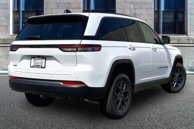2027 Jeep Grand Cherokee Laredo Altitude