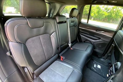 2027 Jeep Grand Cherokee Laredo Altitude