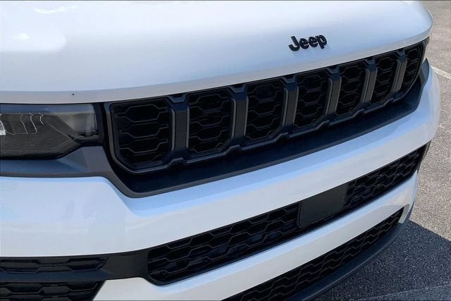 2027 Jeep Grand Cherokee Laredo Altitude