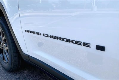 2027 Jeep Grand Cherokee Laredo Altitude