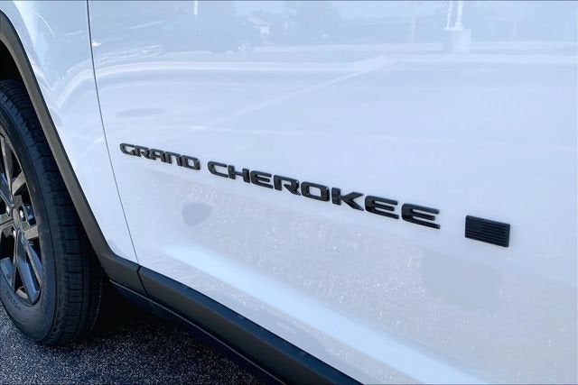 2027 Jeep Grand Cherokee Laredo Altitude