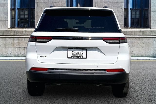 2027 Jeep Grand Cherokee Laredo Altitude