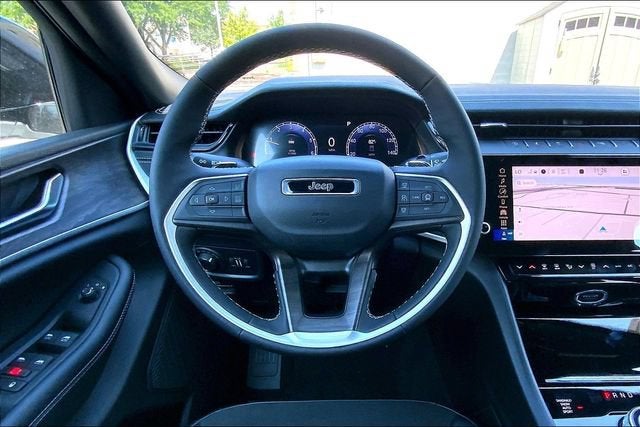 2027 Jeep Grand Cherokee Laredo Altitude
