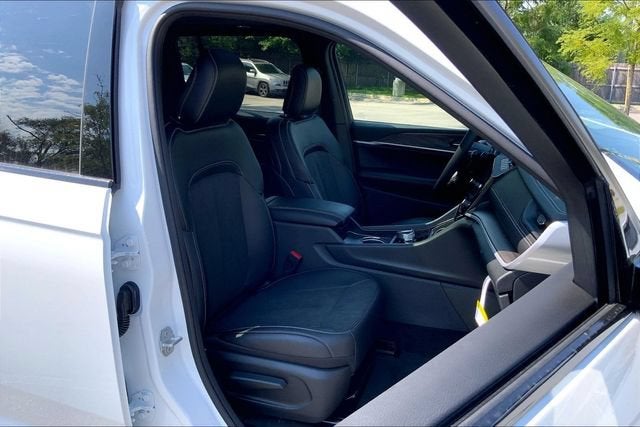 2027 Jeep Grand Cherokee Laredo Altitude