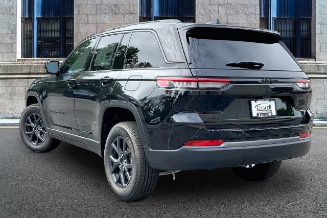 2027 Jeep Grand Cherokee Laredo Altitude
