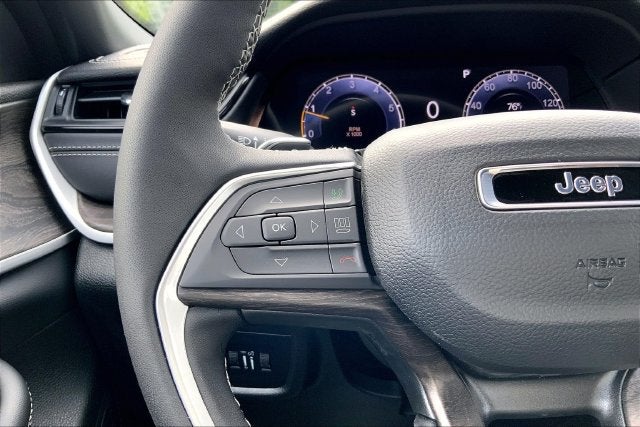 2027 Jeep Grand Cherokee Laredo Altitude