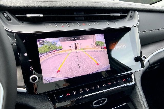 2027 Jeep Grand Cherokee Laredo Altitude