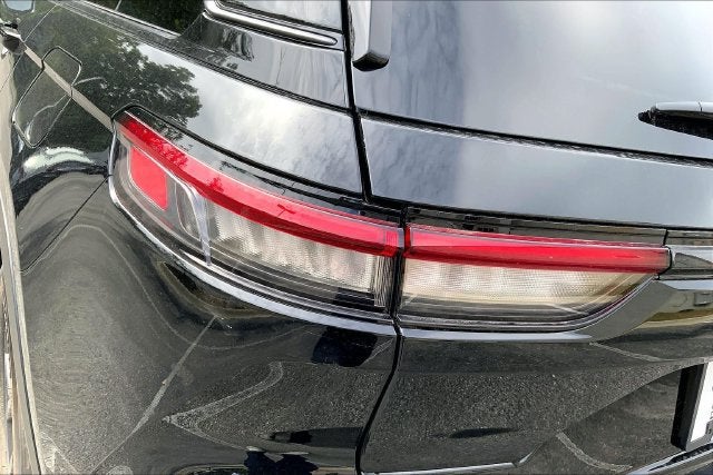 2027 Jeep Grand Cherokee Laredo Altitude