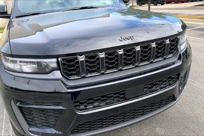 2027 Jeep Grand Cherokee Laredo Altitude