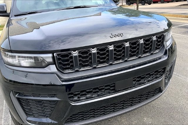 2027 Jeep Grand Cherokee Laredo Altitude
