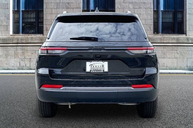 2027 Jeep Grand Cherokee Laredo Altitude