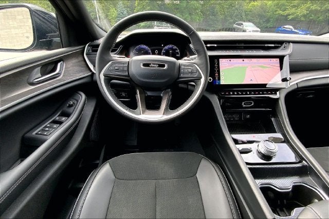 2027 Jeep Grand Cherokee Laredo Altitude