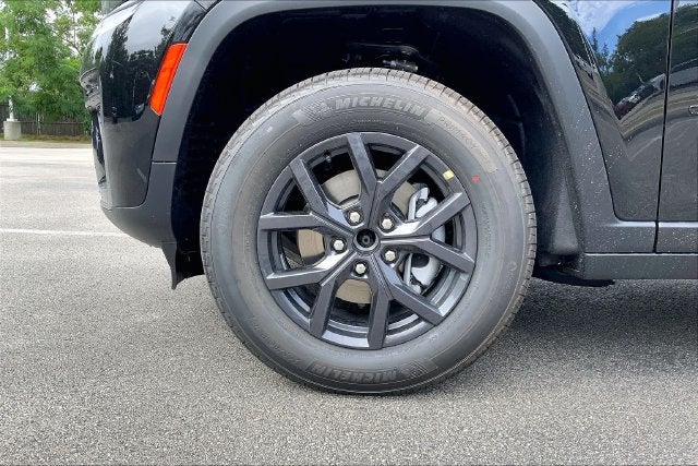 2027 Jeep Grand Cherokee Laredo Altitude