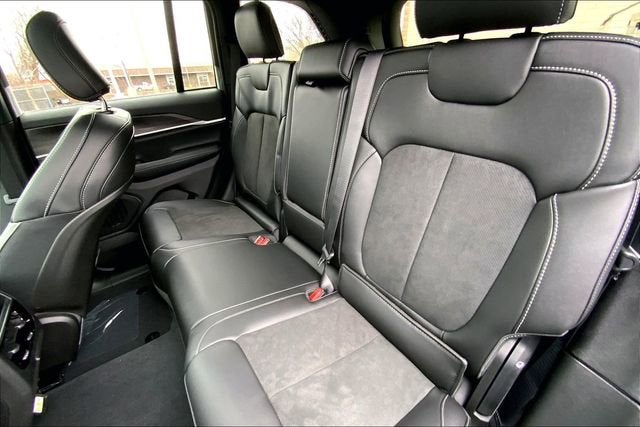 2026 Jeep Grand Cherokee Laredo Altitude