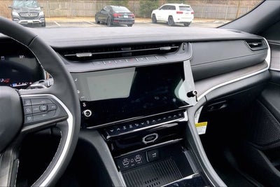 2026 Jeep Grand Cherokee Laredo Altitude