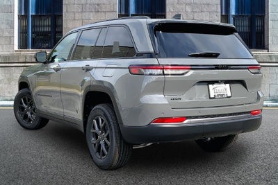 2027 Jeep Grand Cherokee Laredo Altitude