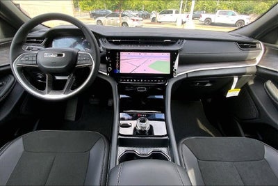 2027 Jeep Grand Cherokee Laredo Altitude