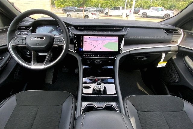 2027 Jeep Grand Cherokee Laredo Altitude