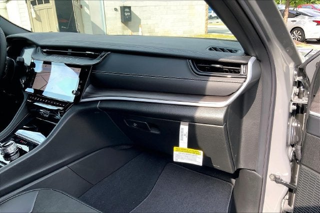 2027 Jeep Grand Cherokee Laredo Altitude