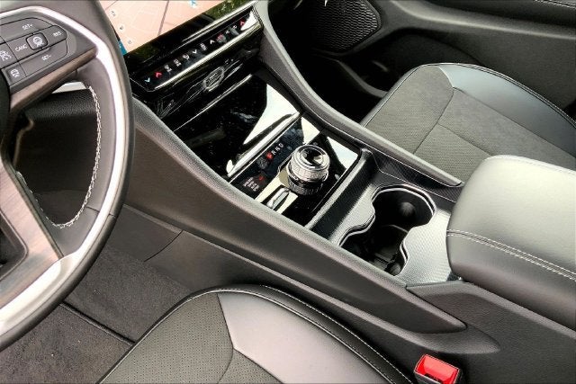 2027 Jeep Grand Cherokee Laredo Altitude