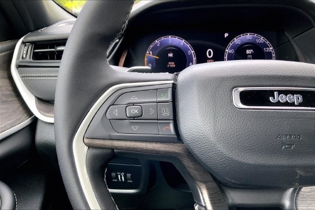 2027 Jeep Grand Cherokee Laredo Altitude