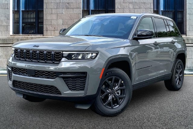 2027 Jeep Grand Cherokee Laredo Altitude