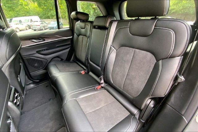 2027 Jeep Grand Cherokee Laredo Altitude