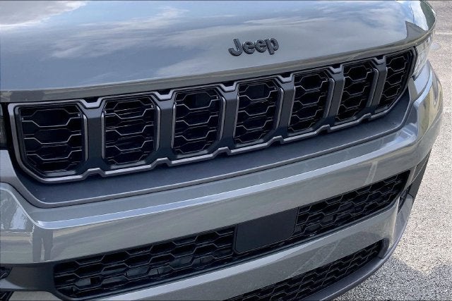 2027 Jeep Grand Cherokee Laredo Altitude