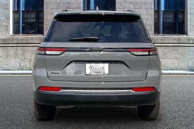 2027 Jeep Grand Cherokee Laredo Altitude