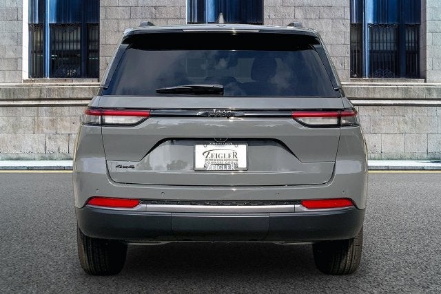 2027 Jeep Grand Cherokee Laredo Altitude