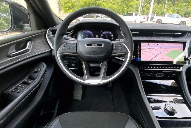 2027 Jeep Grand Cherokee Laredo Altitude