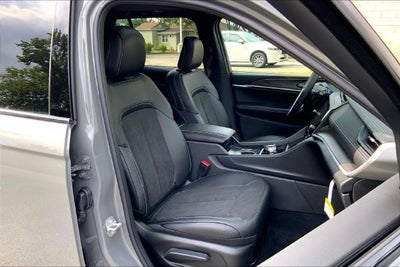 2027 Jeep Grand Cherokee Laredo Altitude