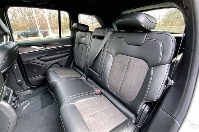 2026 Jeep Grand Cherokee Laredo Altitude