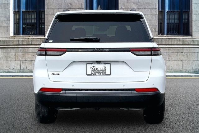 2026 Jeep Grand Cherokee Laredo Altitude