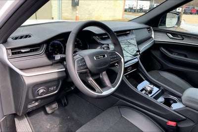 2026 Jeep Grand Cherokee Laredo Altitude