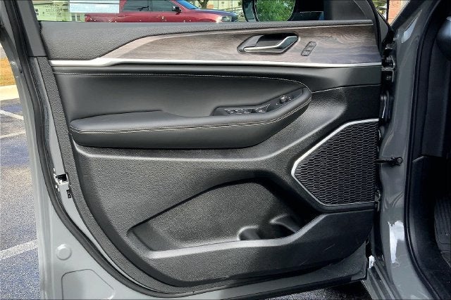 2027 Jeep Grand Cherokee Limited Reserve