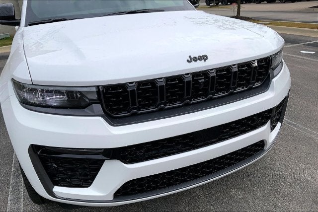 2027 Jeep Grand Cherokee Limited Reserve