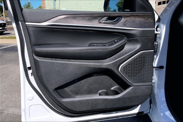 2027 Jeep Grand Cherokee Limited Reserve