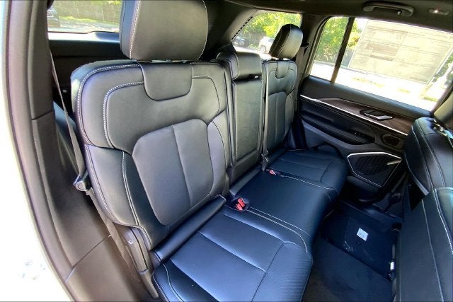 2027 Jeep Grand Cherokee Limited Reserve