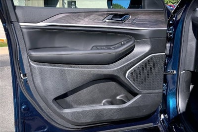 2027 Jeep Grand Cherokee Limited Reserve