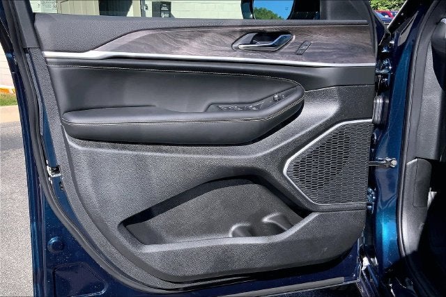 2027 Jeep Grand Cherokee Limited Reserve