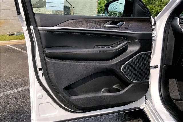 2027 Jeep Grand Cherokee Limited Reserve