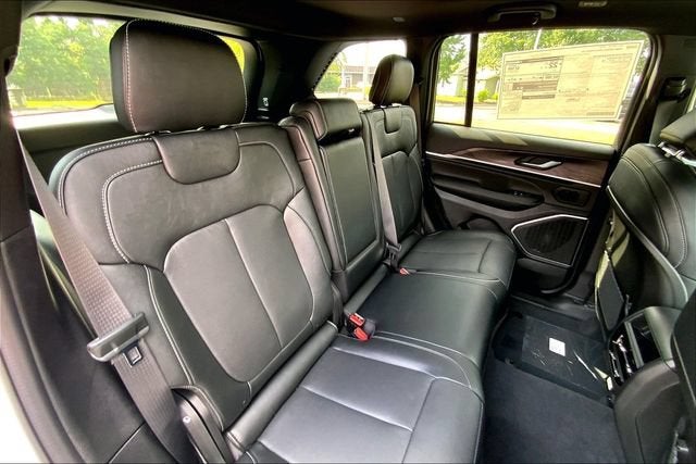 2027 Jeep Grand Cherokee Limited Reserve