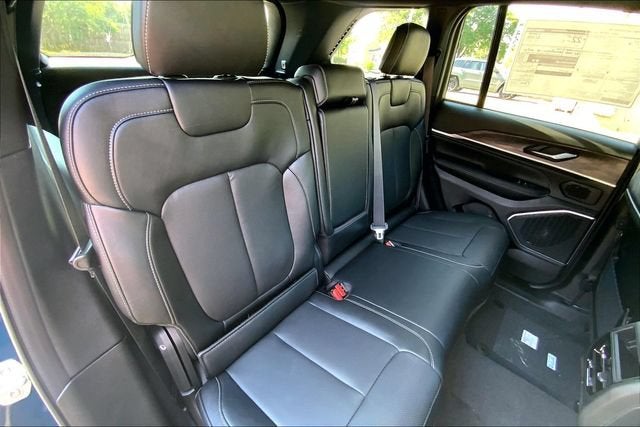 2027 Jeep Grand Cherokee Limited Reserve