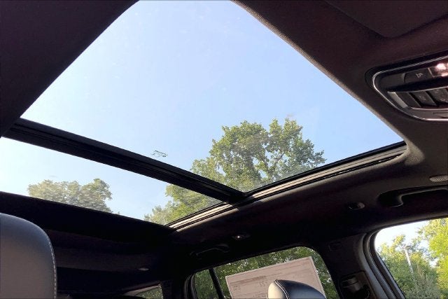 2027 Jeep Grand Cherokee Limited Reserve