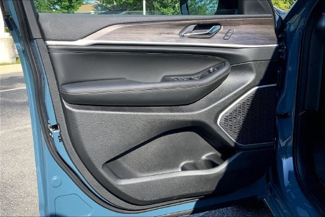 2027 Jeep Grand Cherokee Limited Reserve