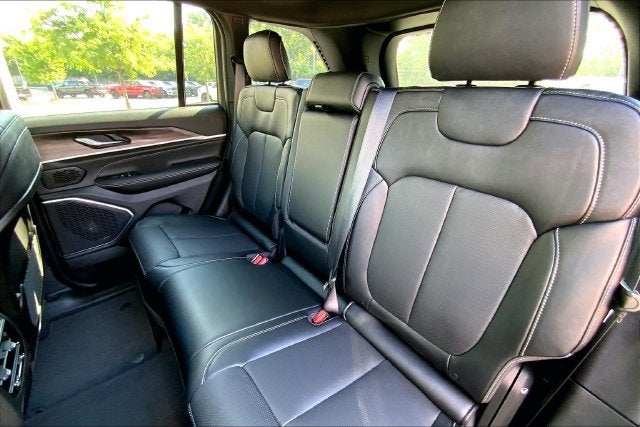 2027 Jeep Grand Cherokee Limited Reserve