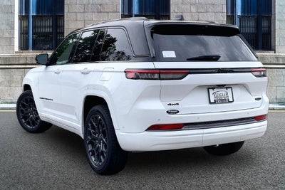 2027 Jeep Grand Cherokee Summit
